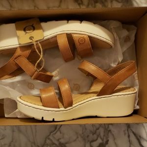 Born Women's sandals size 7m